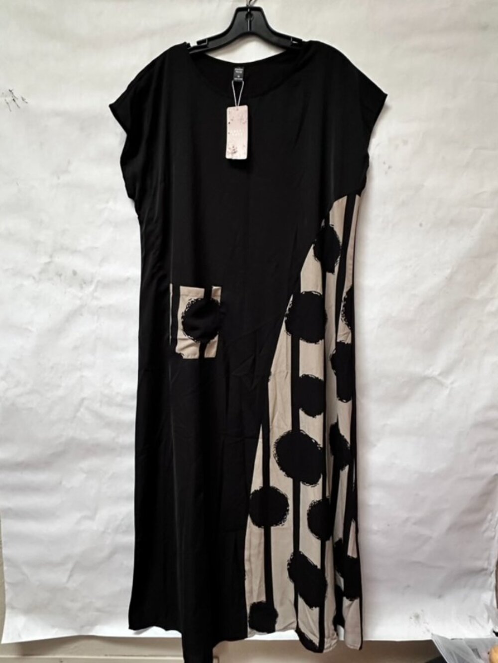 Emery Rose Maxi Dress NWT African Abstract Black Brown Short Sleeve Gown - Picture 7 of 8